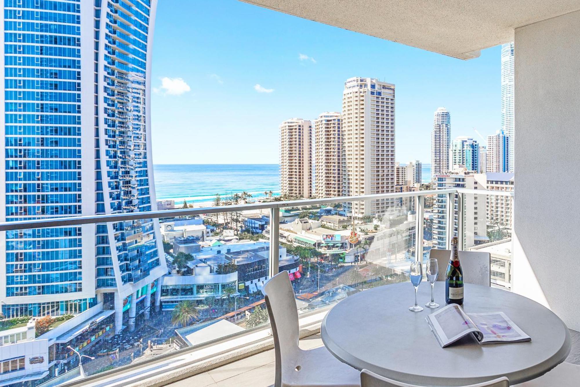 Holiday Holiday Circle On Cavill Apartments Голд-Кост Номер фото